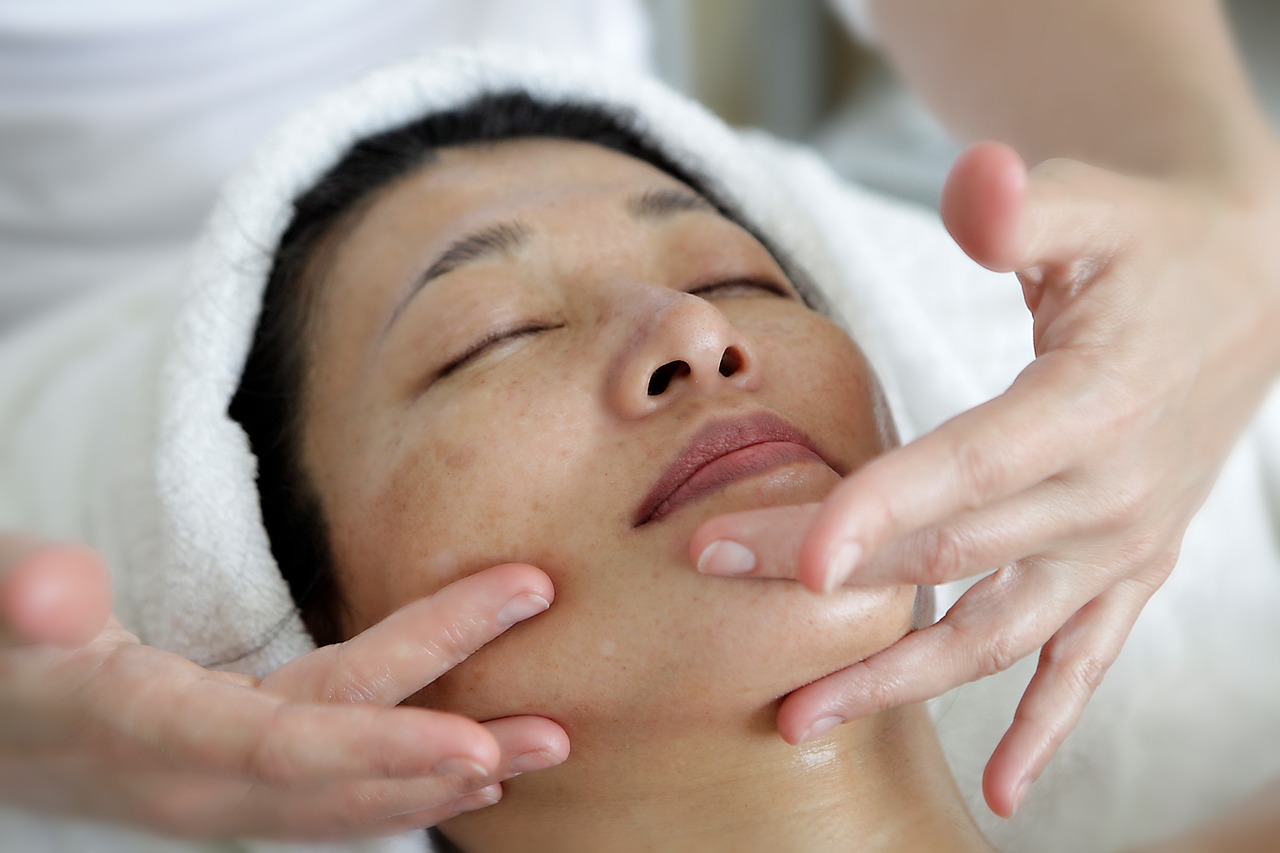 massage handle, face, treatment-2169102.jpg